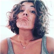 Laureata con lode in economia impartisce lezioni di ragioneria ed economia aziendale e supporto in materia giuridica